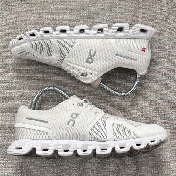 On Cloud 5 Running Shoes Sneakers in White Women’s Size 7 - Picture 6 of 8